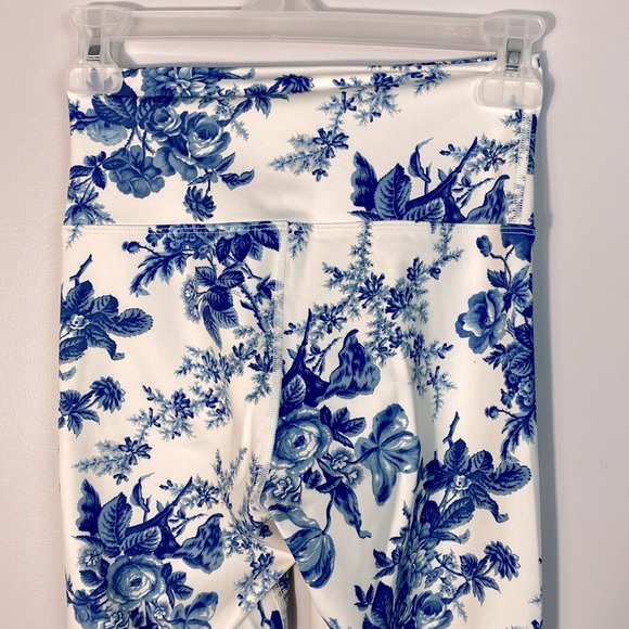 LoveshackFancy x Beachriot High Waist blue and white floral leggings size XS - Picture 6 of 9